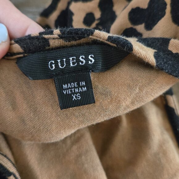 Guess XS Animal Print Crop Fitted Tee - Pre-owned - Picture 3 of 3